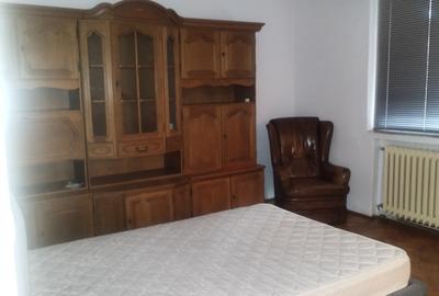 Inchiriez ap. cu 3 cam. in CORNISA - 2