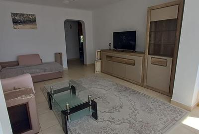 Apartament cu 3 camere decomandat, mobilat în Central