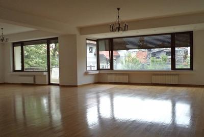 Apartament in zona Dorobanti Capitale cu 3 camere nemobilat