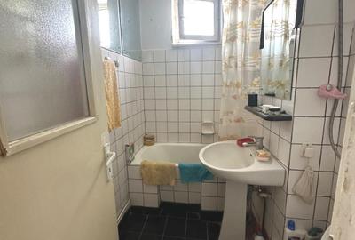 Două camere, situat în zona Vlahuță - 8