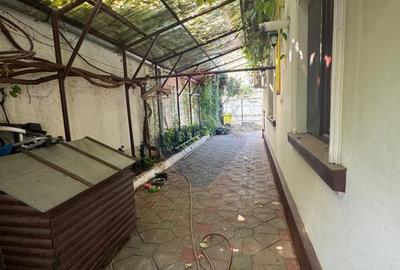 Aproape de scoala nr 2 Traian, Casa de vanzare 0% comision - 2