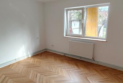 Casa renovata cu curte si garaj - 8