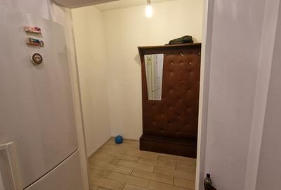 Bv. Bucuresti ,se vinde apartament decomandat cu 2 camere ,pret 62000 neg