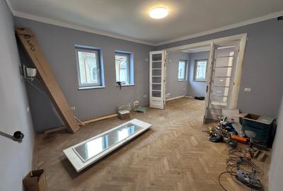Etajul 1 in vila interbelică cu intrare separată din curte. - 2