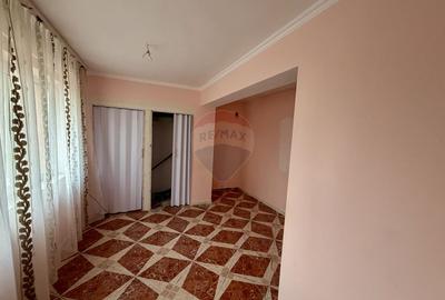 Casă / Vilă cu 8 camere - 13