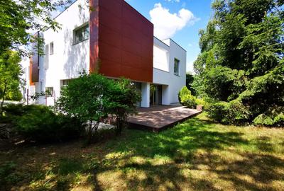 Vila moderna langa lac, mobilata complet - 1