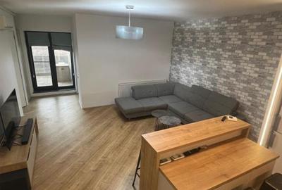 Apartament cu 3 camere decomandat, mobilat în Central