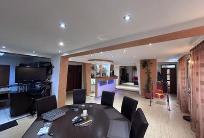 Casă individuală cu 7 camere în Aradul Nou