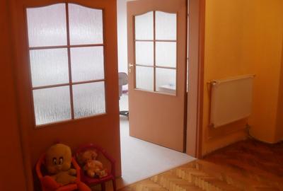 ,3 cam in vila,2 intrari,parter,PARCARE 2 -3 AUTOTURISME, - 5