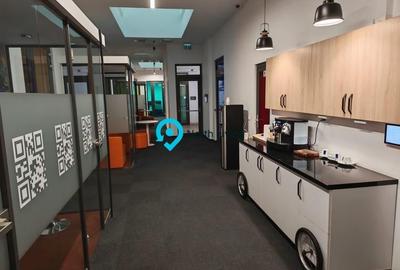 Birou, de 1,000 mp, în Universitate