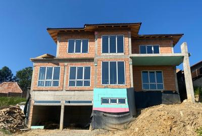 Casa 320mp cu teren 700mp , zona : Feleac - 3