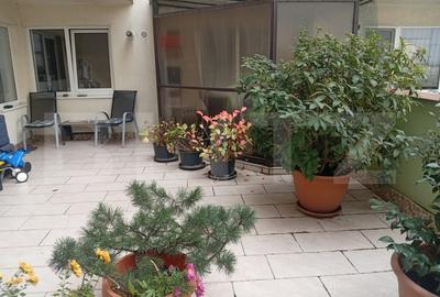 Apartament cu 2 camere semidecomandat, mobilat în Mărăști