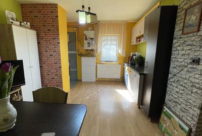 Apartament cu 2 camere parter -zona buna și linistita - 1