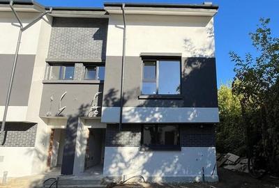 Casă cu 5 camere în Mogoșoaia