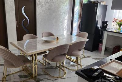 Apartament cu 4 camere semidecomandat, mobilat în Florești