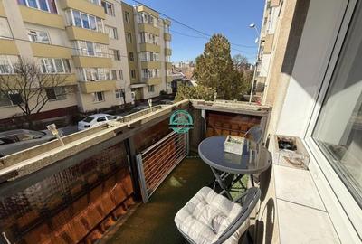 Apartament cu 2 camere, decomandat, etaj 1, in 7 Noiembrie - 7