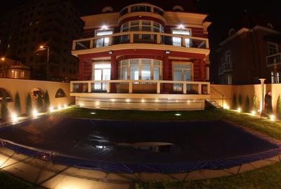 Casă individuală cu 8 camere în Herăstrău