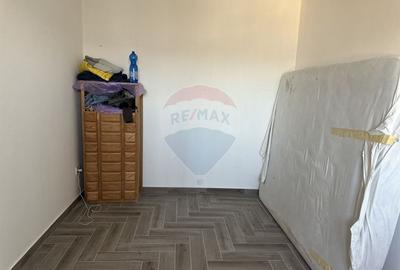 Apartament cu 2 camere de vânzare Savinesti - 4