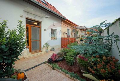 Apartament cu 5 camere decomandat, mobilat în Central