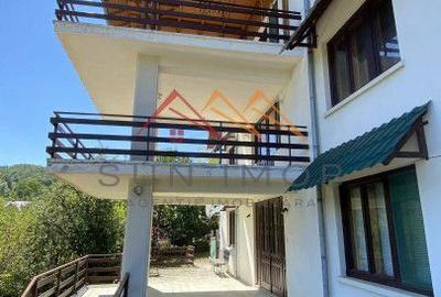 Vila de vanzare, teren 3100 mp, 7 camere, 6 grupuri sanitare, 3 CT, an 1997 - 56