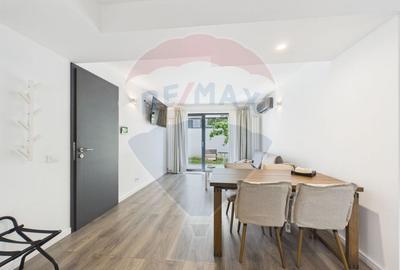 Apartament la parter ce are curte proprie ,  2 camere in Bloc nou - 12