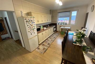 Casa cu 4 camere+spatiu comercial de vanzare in Unirii - 5