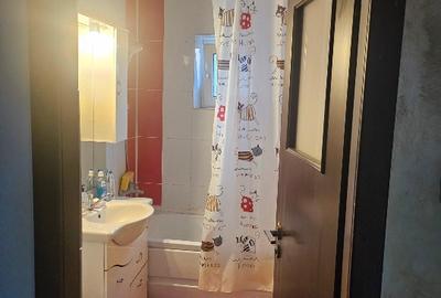 PF,vând apartament 3 camere decomandat. CUG - 1