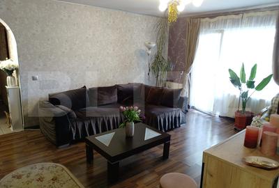 Apartament cu 2 camere semidecomandat, mobilat în Florești