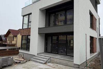 Spatiu comercial, 220 mp, CF disponibil, zona Grand Hotel Italia - 1