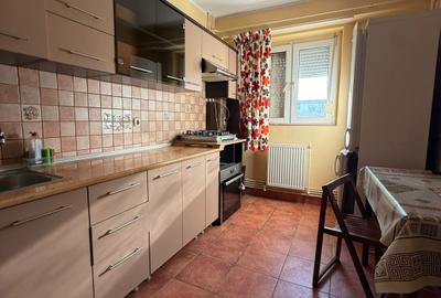 Apartament cu 2 camere decomandat, mobilat în