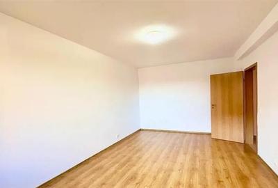 Apartament cu 2 camere decomandat în Tractorul