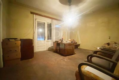 Apartament cu 3 camere semidecomandat, mobilat în Central