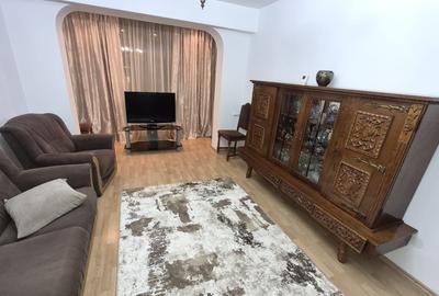 Apartament 3 camere - Casa de Cultura - 600 euro/luna (Cod E5) - 1