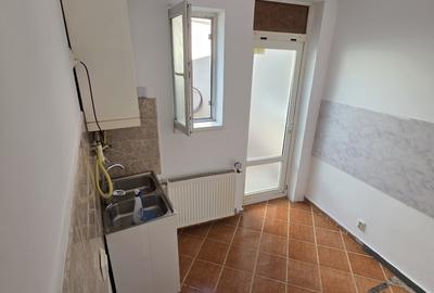 Casa de inchiriat, curte proprie, pretabila pt birou, salon, cabinet, firme - 9