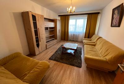 INCHIRIEZ apartament 3 camere decomandat,zona Mihai Viteazul