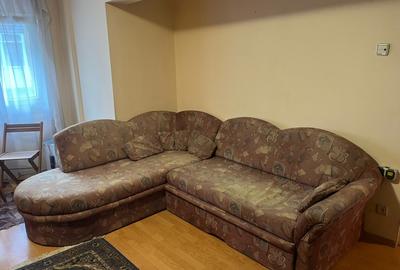 Vând apartament decomandat, 2 camere, etajul 2 / 4, Băile Herculane, zona Piață - 3