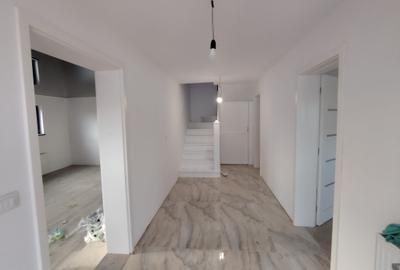 Casa  mare, luminoasa, spatioasa cu 5 camere, doua bai, 400 mp teren, Bucium - 15