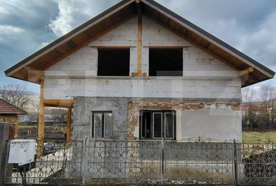 Casă individuală cu 4 camere în Așchileu Mare
