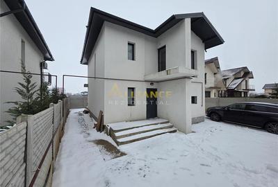 Casă cu 4 camere în Berceni