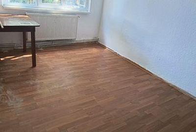 Vand apartament 2 camere zona apollo - 1