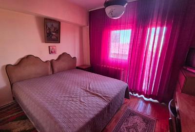 PROPRIETAR – De Vânzare: Apartament 3 Camere, Ultracentral Giurgiu (Etaj 5/8, Te - 2