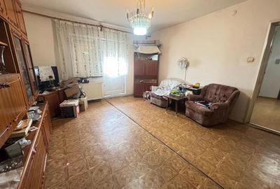 Apartament cu 3 camere decomandat în Terezian