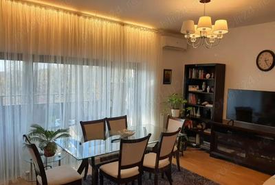 Apartament cu 4 camere decomandat în Băneasa