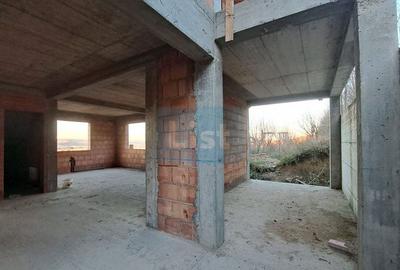 Casa cu garaj, zona Planoare - 11
