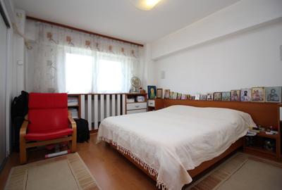 3 camere cu living de 31 mp, dormitoare de 14 și 12, bucătărie de 10,  centrală - 9