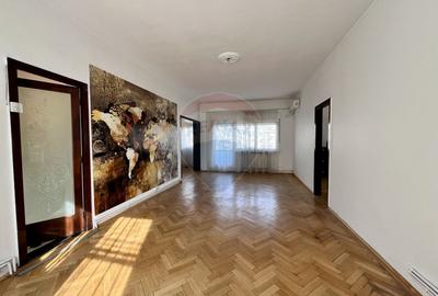 Apartament cu 4 camere nemobilat in P-ta Victoriei langa Orange - 3