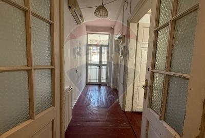 DE ÎNCHIRIAT: Casă/Vilă spațioasă  8 camere  Zona Gara de Nord - 8