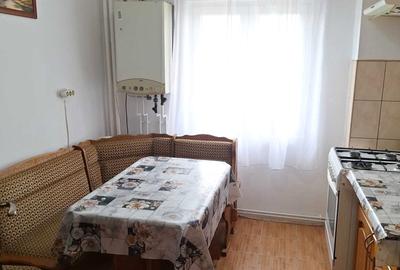 Apartament cu 3 camere decomandat în Mircea cel Bătrân