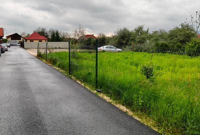 Teren la strada asfaltata in centrul cartierului Stupini - 3