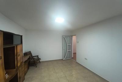 Apartament 2 camere de închiriat | Siret | 51 mp | Decomandat | Etaj 4 - 1